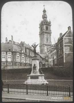 Beffroi et statue Dolez (Mons)